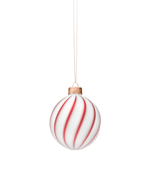 Bauble Bianco Opaco Natale Con Strisce Rosse Intrecciate Spirale Isolato — Foto Stock