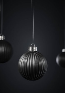 Dikey çizgili siyah Noel topları koyu gri arka planda asılı duruyor. Noel dekorasyonu, şenlikli atmosfer konsepti. Seçici odaklanma, portre yönelimi.