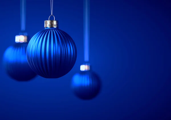 Gruppe Von Drei Königsblauen Vertikal Gestreiften Weihnachtskugeln Kugeln Hängen Schnüren — Stockfoto