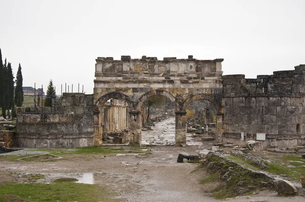 Ruinerne Indgangen Til Det Gamle Hierapolis Overskyet Dag - Stock-foto