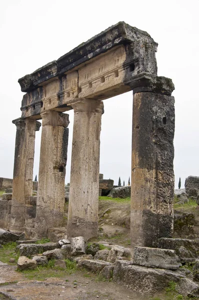 Varias Columnas Antiguas Sobre Las Ruinas Antigua Hierápolis — Foto de Stock