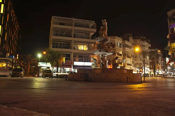 クシャダス トルコ 2014 アタチュルク大通りと近付いでイノニュの大通りの交差点 — ストック写真