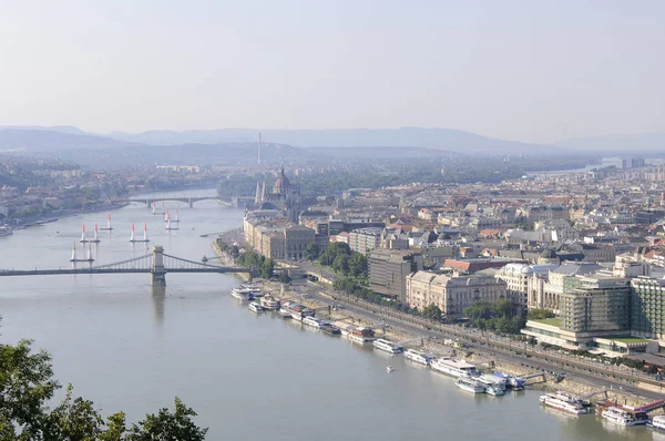 Vista Parte Central Budapest Río Danubio Soleado Día Verano —  Fotos de Stock
