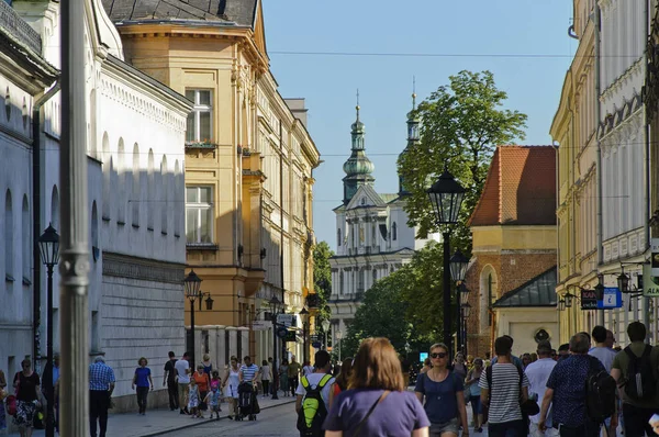 Krakau Polen Juli 2015 Krakauer Und Touristen Spazieren Entlang Der — Stockfoto