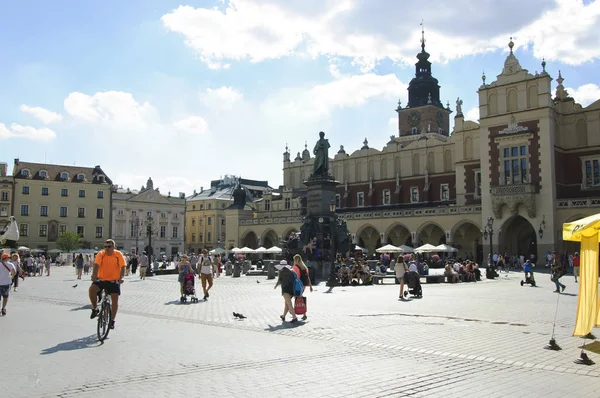 Krakau Polen Juli 2015 Krakauer Und Touristen Spazieren Auf Dem — Stockfoto