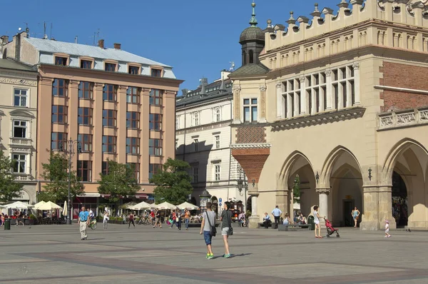 Krakau Polen Juli 2015 Krakauer Und Touristen Spazieren Auf Dem — Stockfoto