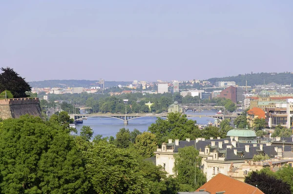 Θέα Του Ποταμού Πράγα Και Μολδάβας Ηλιόλουστη Καλοκαιρινή Μέρα — Φωτογραφία Αρχείου