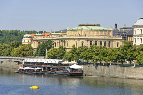 Praga Chequia Julio 2015 Río Moldava Rudolfinum —  Fotos de Stock