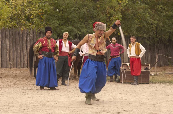 Zaporizhzhia Ukrayna Eylül 2016 Ukrayna Cossak Tiyatro Oyuncusu Onun Kılıç — Stok fotoğraf