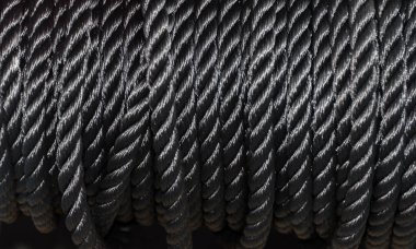 Siyah bir makara ipi