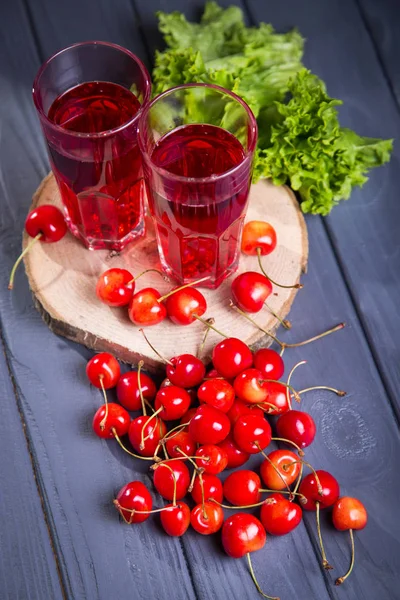Fresh Cherries Juice Many Ripe Cherrie Wooden Background — Stock Photo, Image