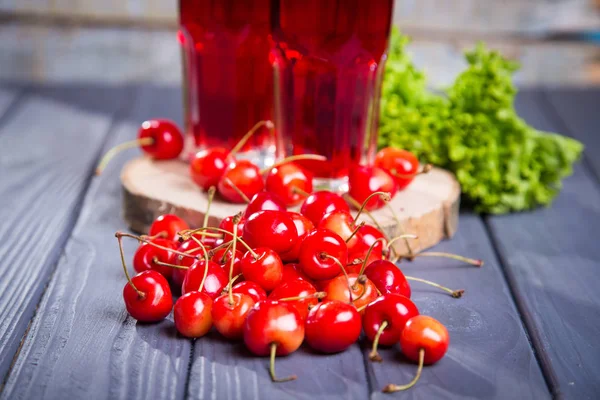 Fresh Cherries Juice Many Ripe Cherrie Wooden Background — Stock Photo, Image