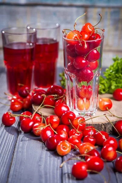 Fresh Cherries Juice Many Ripe Cherrie Wooden Background — Stock Photo, Image