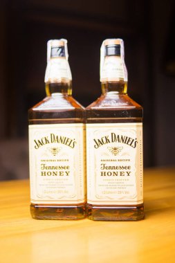 Kiev, Ukrayna - 16 Haziran 2018. Bir şişe Jack Daniels'ın fotoğrafı. Dünyanın en yüksek satış Amerikan viski olduğunu.