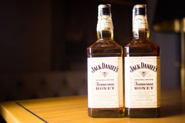 Kiev, Ukrayna - 16 Haziran 2018. Bir şişe Jack Daniels'ın fotoğrafı. Dünyanın en yüksek satış Amerikan viski olduğunu.
