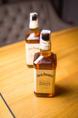 Kiev, Ukrayna - 16 Haziran 2018. Bir şişe Jack Daniels'ın fotoğrafı. Dünyanın en yüksek satış Amerikan viski olduğunu.