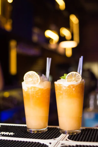 Cocktail Orange Alcoolisé Avec Glace Agrumes Restaurant — Photo