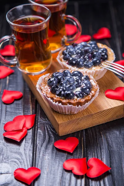 Tortas Frutas Con Crema Arándanos Corazones Ingenio Dos Taza —  Fotos de Stock