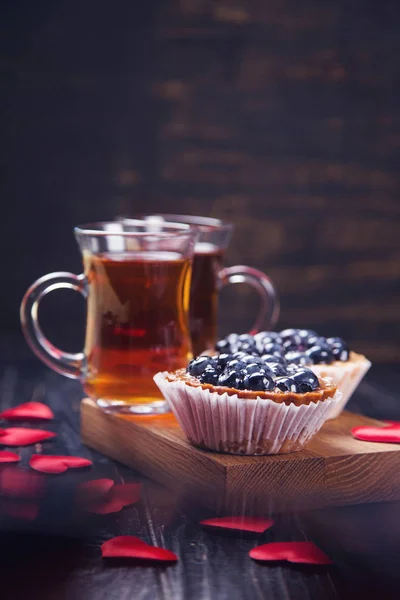 Tortas Frutas Con Crema Arándanos Corazones Ingenio Dos Taza —  Fotos de Stock