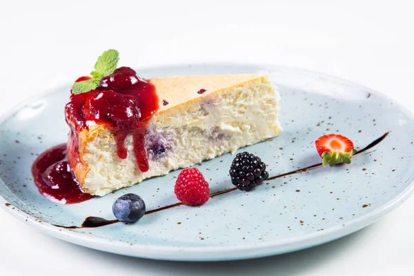 Sweet Casserole Strawberry Raspberry Blackberry Mint — Stock Photo, Image