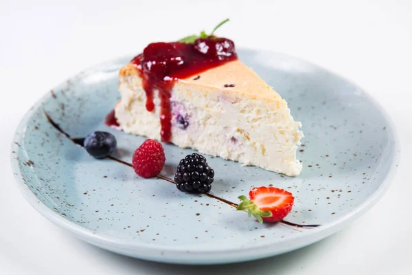 Sweet Casserole Strawberry Raspberry Blackberry Mint — Stock Photo, Image