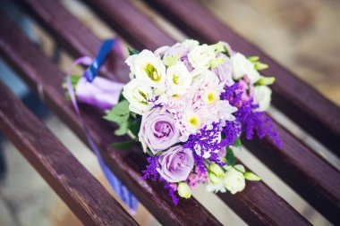 Buket düğün. Elegance buket gül parkta bankta