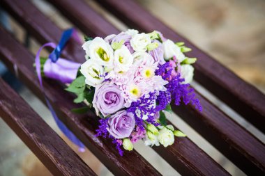 Buket düğün. Elegance buket gül parkta bankta