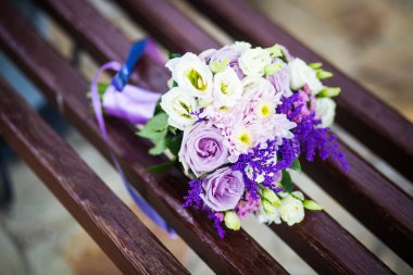 Buket düğün. Elegance buket gül parkta bankta