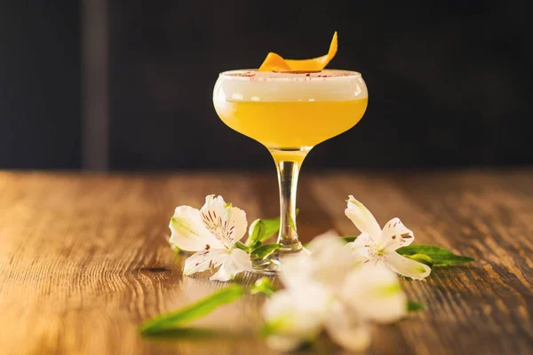 Orangener alkoholischer Cocktail — Stockfoto