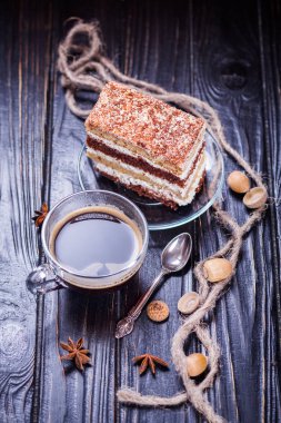 şeffaf fincan sıcak kahve puf kek ve ip