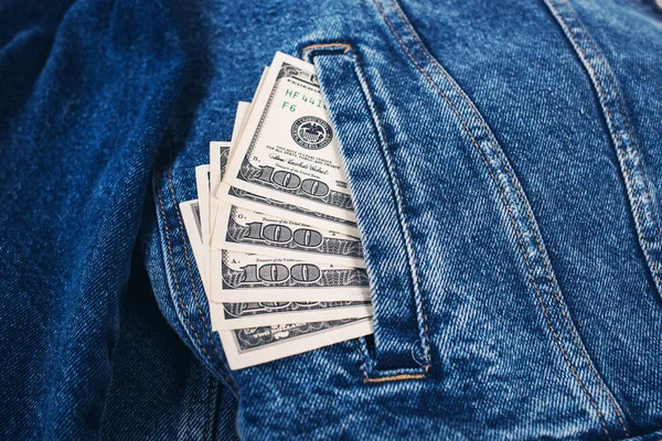 Долари в джинсовій кишені — стокове фото
