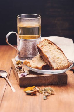 çay ile ev yapımı pasta