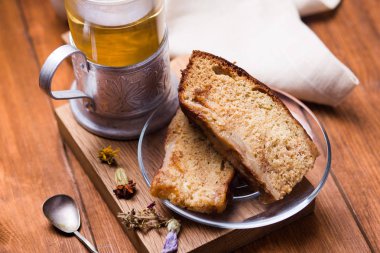 çay ile ev yapımı pasta