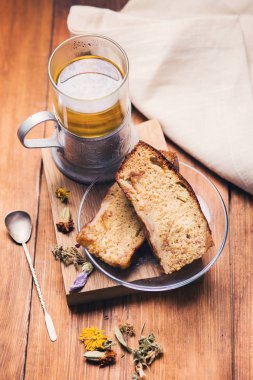 çay ile ev yapımı pasta