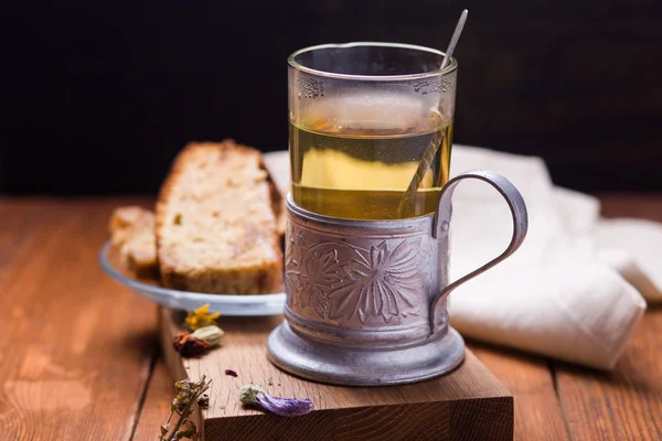 Pastel casero con taza de té —  Fotos de Stock