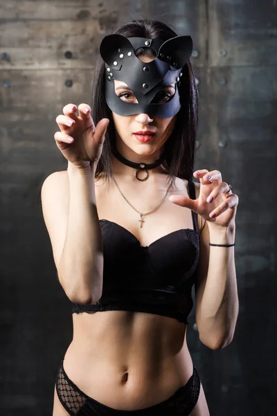 Girl in a cat mask — Stock Photo, Image