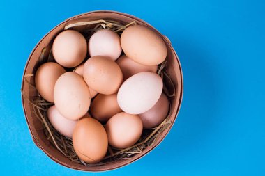 sepeti renkli yumurta