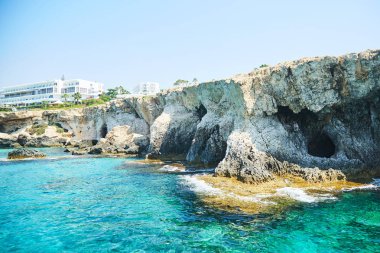 Ayia Napa yakınlarındaki mağaralar,
