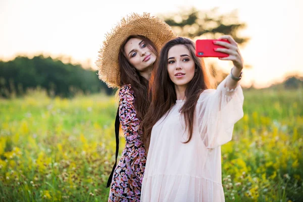 Two Beautiful European Girls Take Selfie Outdoors Fields — Stock Photo, Image