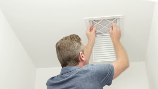 Examining Small Air Duct Flashlightmale Inspecting Air Ducts Little Square — Stock Video