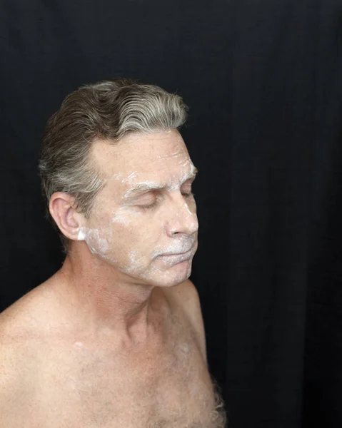 Φοράει Λεπτό Μπεντονίτης Άργιλος Μάσκα Θεραπεία Ομορφιάς Ένας Άνθρωπος Που — Φωτογραφία Αρχείου