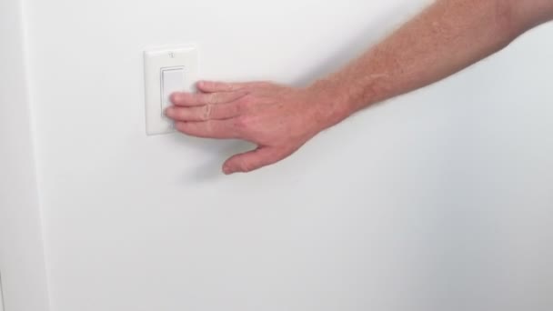 Interruptor Luz Panel Blanco Plano Una Pared Blanca Que Enciende — Vídeo de stock