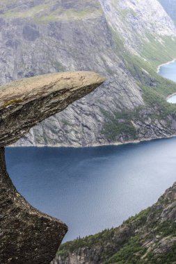Trolltunga Norveç rock dağ