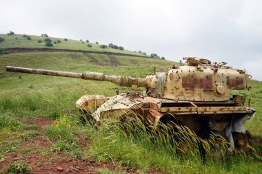 Tank İsrail Golan Tepeleri savaş alanında