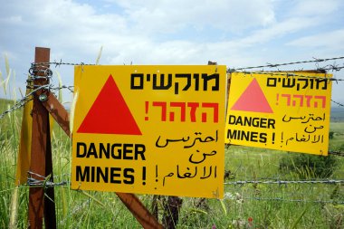 Mayın tarlası İsrail Golan Tepeleri içinde iz