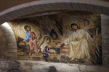 Nazaret, İsrail - Mayıs 2018 yaklaşık Saint Joseph Kilisesi altında mağara duvarındaki mozaik
