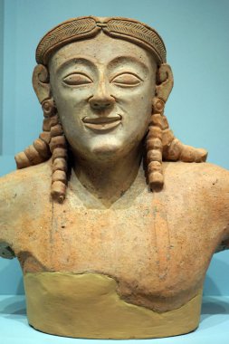 Heraklion, Yunanistan - Mayıs 2018 yaklaşık Minoan seramik heykel Acrhaeological Müzesi'nde