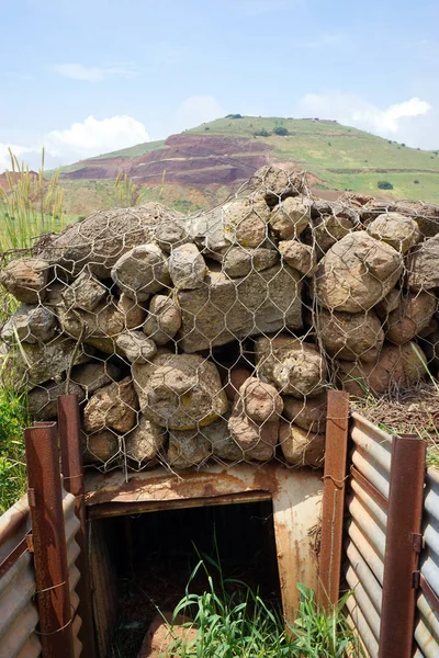 Vecchia Trincea Erba Verde Nelle Alture Del Golan Israele — Foto Stock