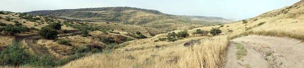 Χωματόδρομος Στην Πλαγιά Και Πανόραμα Της Γαλιλαίας Ισραήλ — Φωτογραφία Αρχείου