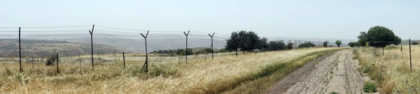 Longue Clôture Avec Fil Barbier Chemin Terre — Photo